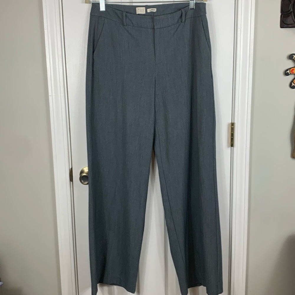 A new day grey stretch dress pant size 8. 4% spandex.
